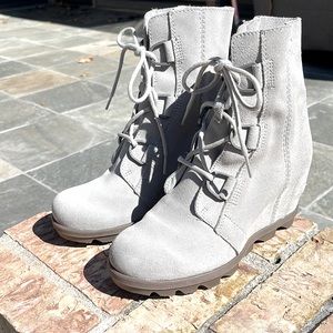 Worn once size 37 grey Sorel Joan of Arc boots. Great condition!!